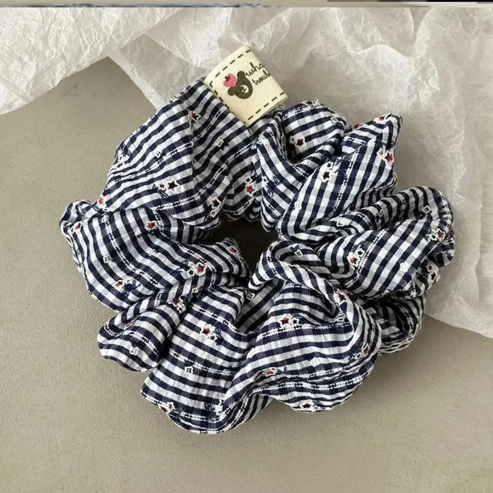 Literary Small Flower Ponytail - đánh giá và giá Tie Bar Clip