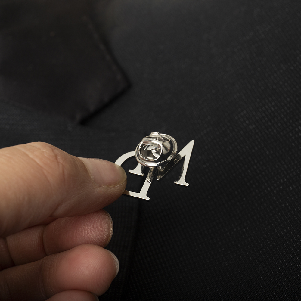 Tangula Custom Initials Brooch - đánh giá và giá Tuxedo Lapel Pin